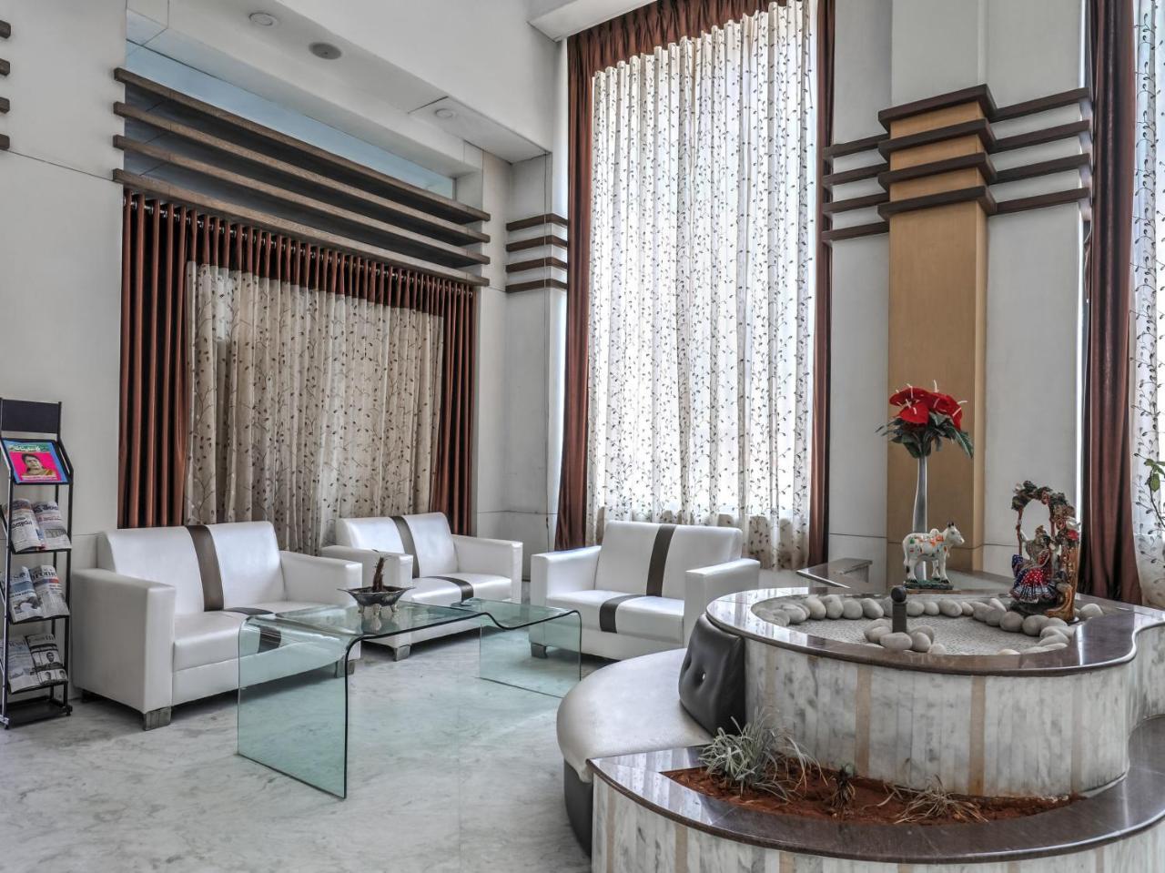 Capital O 1251 Hotel Suprabha Warangal Eksteriør bilde